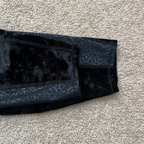 Good American Crushing It Velvet Leopard High Rise Skinny Leggings Size 6 - Picture 9 of 9
